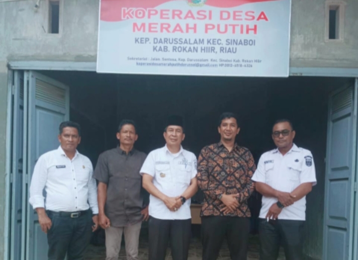 Camat dan Business Asistant Kementerian Koperasi Kunjungi KMP Darussalam