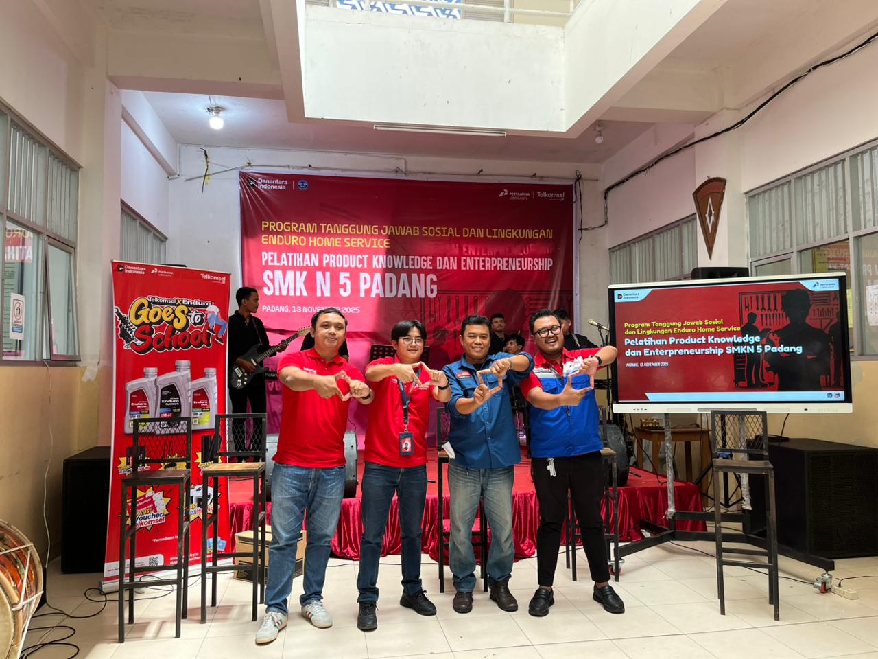 Telkomsel dan Pertamina Lubricants Gelar Kick-Off “Telkomsel x Enduro Goes to School”