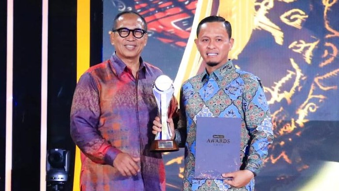 Wako Pekanbaru Agung Nugroho Raih Penghargaan Tokoh Akselerator Tata Kelola Kota Berbasis Lingkungan
