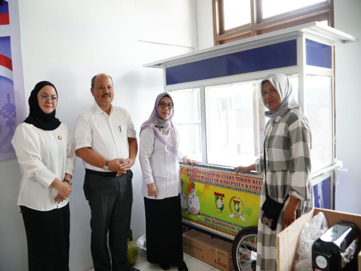 Dorong Pemulihan Ekonomi, Wabup Misharti Serahkan Bantuan Peralatan Usaha kepada 188 Pelaku UMK Bina