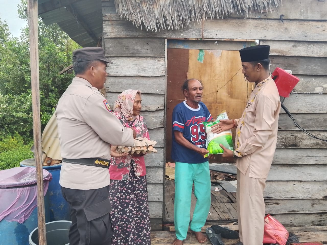 Bantu Masyarakat Terdampak Musibah Angin Kencang, Ini Pesan Rafika