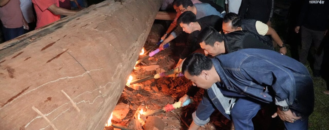 Bupati Suhardiman Melayur Jalur di Desa Pulau Jambu