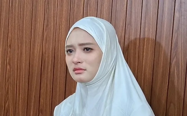 Muncul Perdana Usai Isu Perselingkuhan, Inara Rusli Tahan Tangis dan Sampaikan Permintaan Maaf