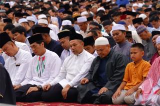 Gubri Abdul Wahid Salat Iduladha 1446 H di Masjid Raya Annur