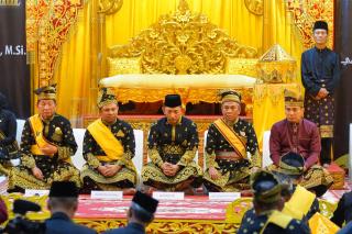Kapolri Terima Anugerah Adat Ingatan Budi dari Lembaga Adat Melayu Riau