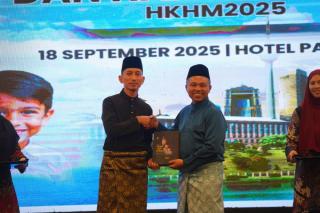 Gubri Abdul Wahid Hadiri Peringatan Hari Kebangsaan dan Hari Malaysia di Pekanbaru