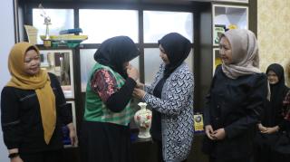 Ketua Dekranasda Dukung Tim LCC SMAN 1 Tembilahan Hulu ke Tingkat Nasional 