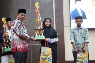 UIN Suska Riau Tutup Expo Kemandirian Pesantren dengan Penghargaan untuk Santri Terbaik