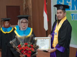 Sekolah Lansia Kampar Wisuda 90 Peserta, Tertua 85 Tahun
