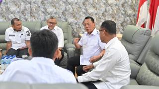 Bistamam Peringatkan Kantor Bupati Rohil Bisa Ambruk Jika Sungai Rokan Tak Ditangani