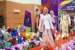 105 Nakes Tampil Memukau di Fashion Fun Show, Rayakan Gaya Hidup Sehat