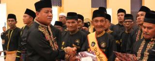 Pengurus Limbago Adat Nagori Kuantan Singingi Dikukuhkan, Bupati: Adat Harus Jadi Pegangan Hidup