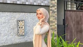 Deni, “Dea Lipa” Lombok yang Viral karena Berdandan Seperti Perempuan
