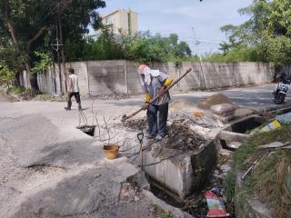 Kontraktor Perbaiki Kembali Jembatan Drainase Letkol Hasan Basri Usai Pembongkaran Sepihak
