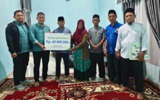 BPJS Ketenagakerjaan Duri Serahkan Santunan Jaminan Kematian Rp42 Juta di Desa Sungai Meranti