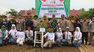 Bupati Herman dan Wakapolda Riau Pimpin Penanaman 21.000 Pohon di SMAN 2 Tembilahan