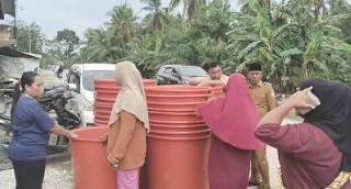 H.Ijas Kori Salurkan Bantuan Aspirasi ke Masyarakat Nelayan 