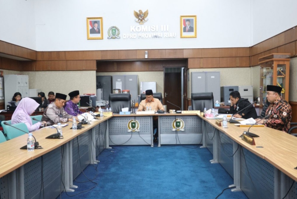 Komisi III DPRD Provinsi Riau gelar RDP Bapenda Provinsi Riau