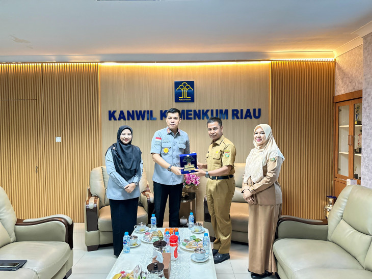 Bupati Kampar Raih Penghargaan Terbaik I Posbakum se-Riau