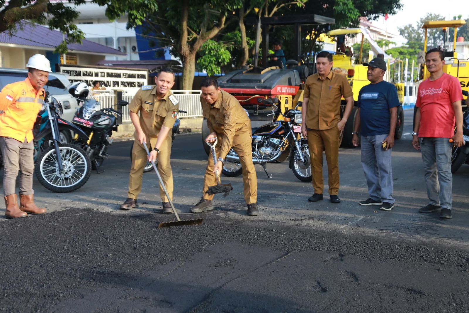 Wako Agung Pastikan Pengaspalan Dikebut, Jalanan Pekanbaru Kembali Mulus