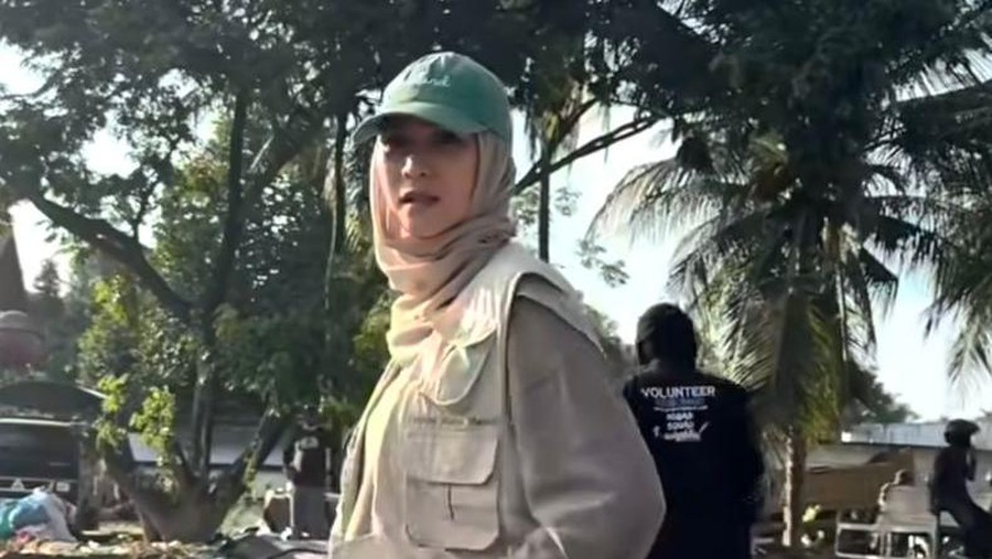 Kunjungi Korban Banjir Aceh, Zaskia Adya Mecca Dibuat Tertawa oleh Jawaban Polos Seorang Bocah