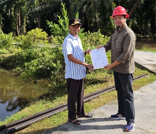 PT BSP Pasang Tiang Listrik Permanen di Bandar Pedada, Warga Kini Nikmati Jaringan Lebih Aman