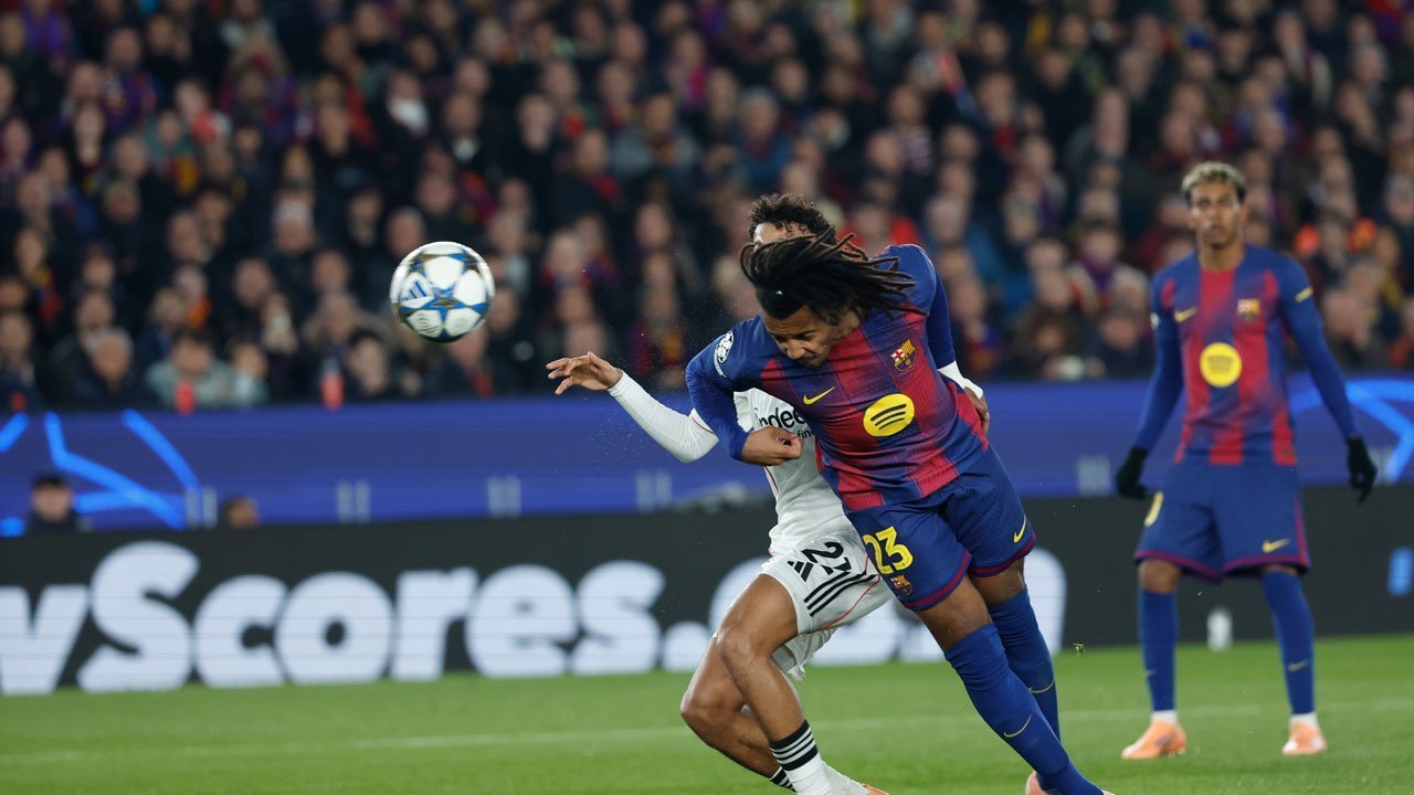 Hasil Barcelona vs Eintracht Frankfurt: Dua Gol Jules Kounde Antarkan Blaugrana Comeback 2-1