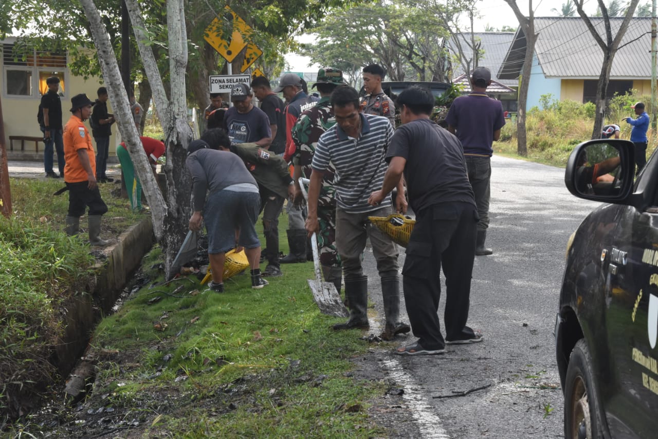 Cegah Banjir, Pemkab Bengkalis Gelar Gotong Royong Massal di Desa Air Putih