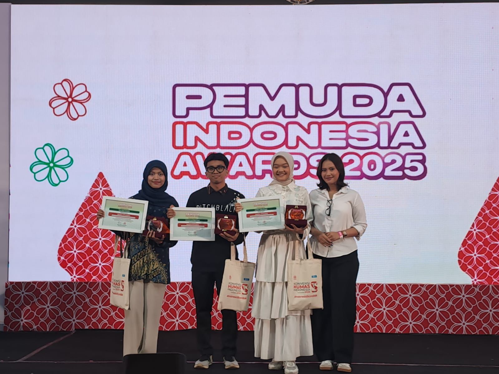 Mahasiswa Humas UMRI Raih Juara 1 NextGen PR Creative di Konvensi Humas Indonesia 2025