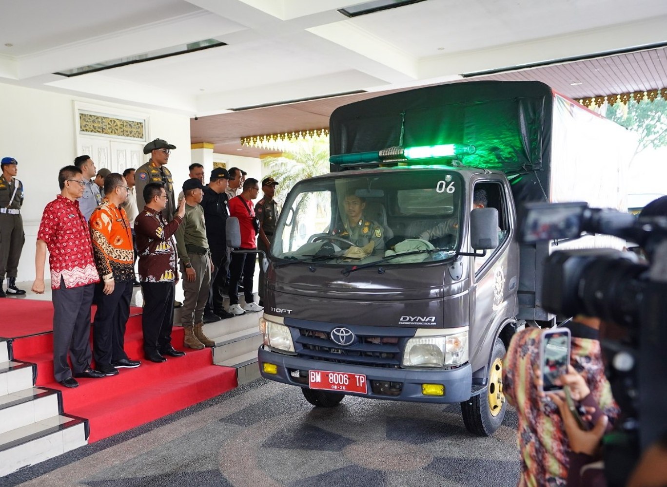 Pemprov Riau Salurkan Bantuan Tahap II untuk Korban Bencana di Sumut dan Aceh