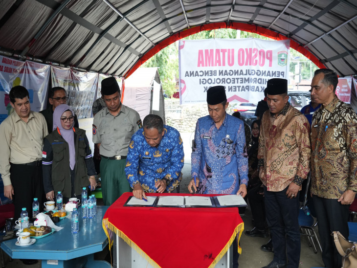 Pemkab Kampar dan Pemkab Solok Teken MoU Penyediaan Beras Bansos bagi Kelompok Rentan