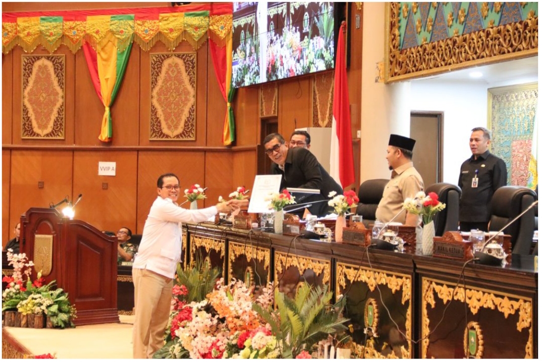 DPRD Riau Gelar Paripurna Penyampaian Jawaban Fraksi