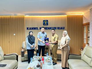 Bupati Kampar Raih Penghargaan Terbaik I Posbakum se-Riau