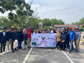 Mahasiswa Polbeng dan Tim MKWK Gelar Edukasi Pengurangan Plastik di Pelabuhan Roro Bengkalis