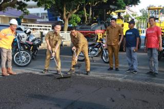 Wako Agung Pastikan Pengaspalan Dikebut, Jalanan Pekanbaru Kembali Mulus