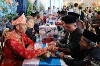 Nikah Massal Gratis Pemko Pekanbaru Pecahkan Rekor MURI, 71 Pasangan Ikut Prosesi Meriah