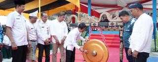Buka Festival Pacu Jalur Mini, Wabup Kuansing Dorong Pemberdayaan UMKM Desa Sukaraja