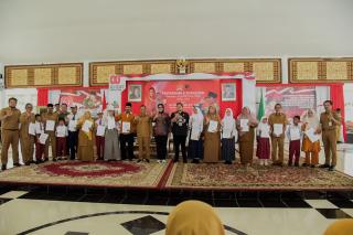 768 Pelajar Kecamatan Bantan Terima Beasiswa PIP Jalur Aspirasi DPR RI
