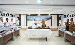 Bupati Asmar Teken MoU Hibah Tanah dengan Perum Bulog untuk Perkuat Ketahanan Pangan 