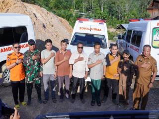 Bupati Kampar Serahkan 4 Unit Ambulans Medan Ekstrem untuk Kecamatan Kampar Kiri Hulu