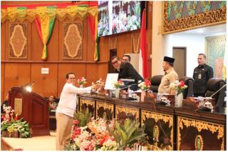 DPRD Riau Gelar Paripurna Penyampaian Jawaban Fraksi 