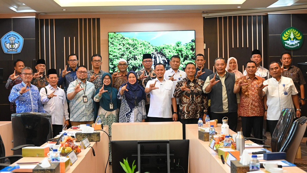 Pemko Pekanbaru–Unri Revitalisasi 10 Danau Kampus untuk Kendalikan Banjir