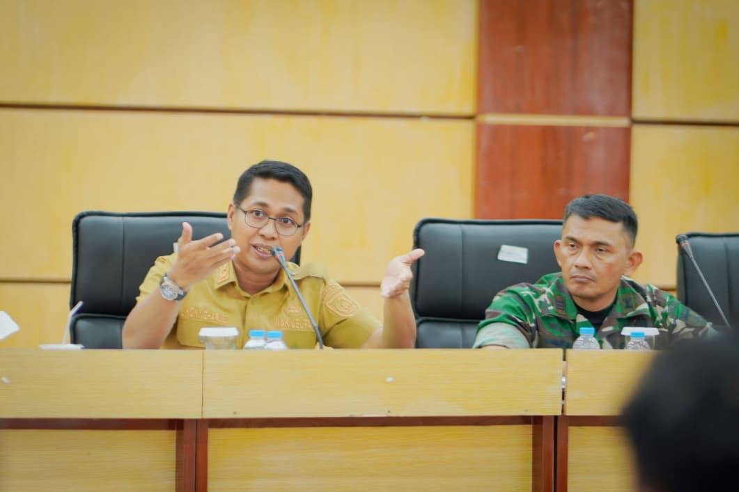 Jalan Lintas Pujud Rusak Parah, Wabup Rohil Ajak Perusahaan Gotong Royong Lakukan Perbaikan