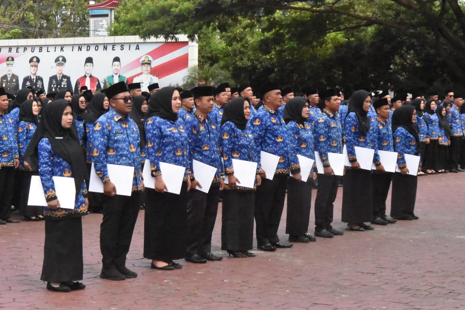Bupati Bengkalis Serahkan SK PPPK Paruh Waktu, Ini Pesannya