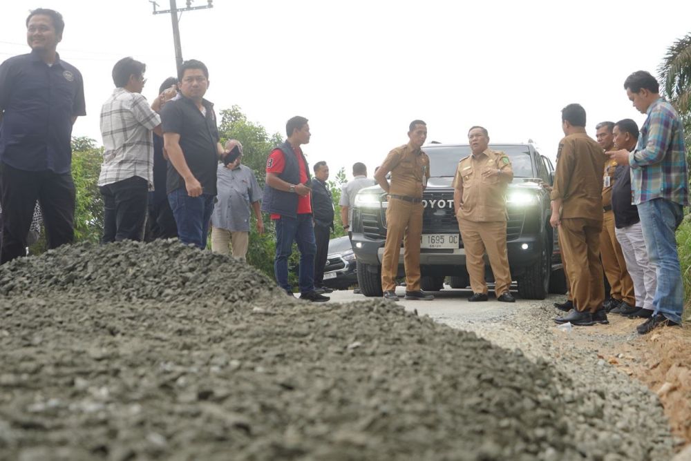 Target Lebaran 2026, Plt Gubernur Riau Tancap Gas Perbaikan Jalan Siak–Pekanbaru