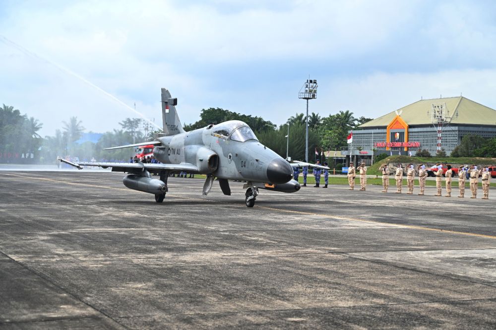 Menuju Era Rafale, Pesawat Tempur Hawk 109/209 Resmi Tinggalkan Lanud Roesmin Nurjadin