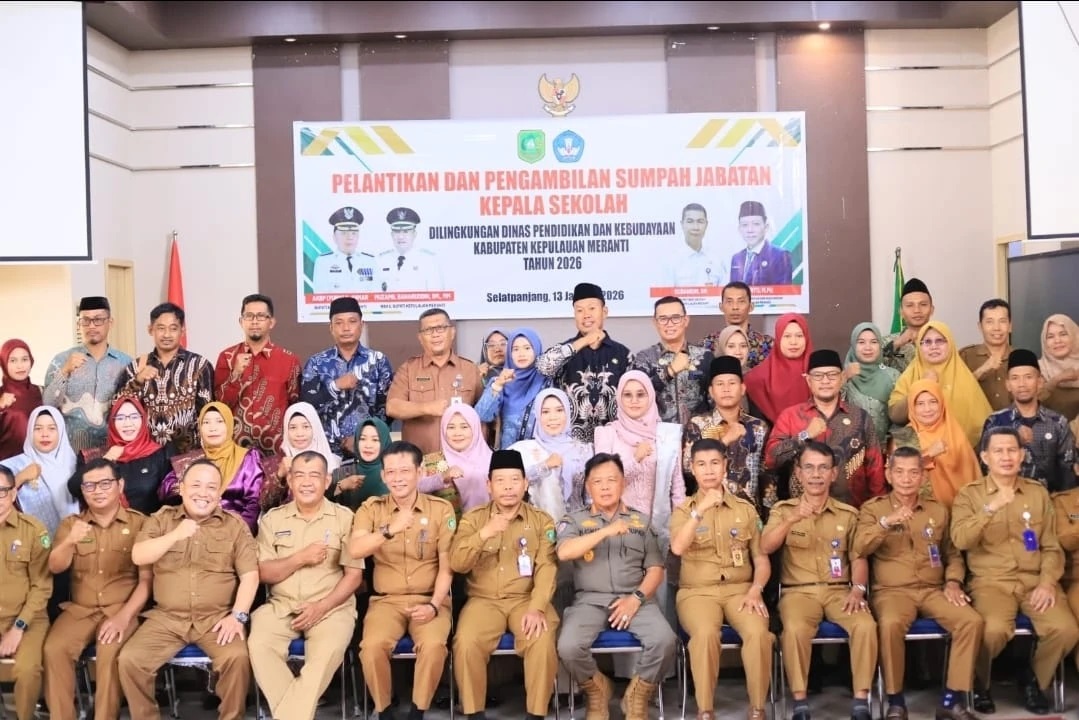 Bupati Kepulauan Meranti Lantik 18 Kepala Sekolah, Tekankan Integritas dan Peran Strategis Pendidika