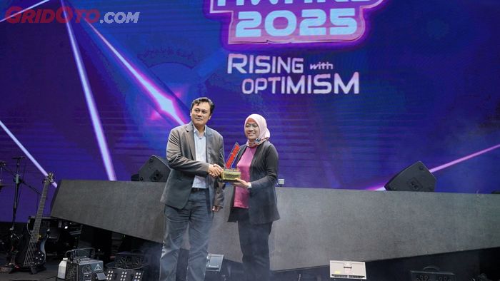 Terbaik di Kelasnya, Honda PCX 160 Sabet Penghargaan Otomotif Award