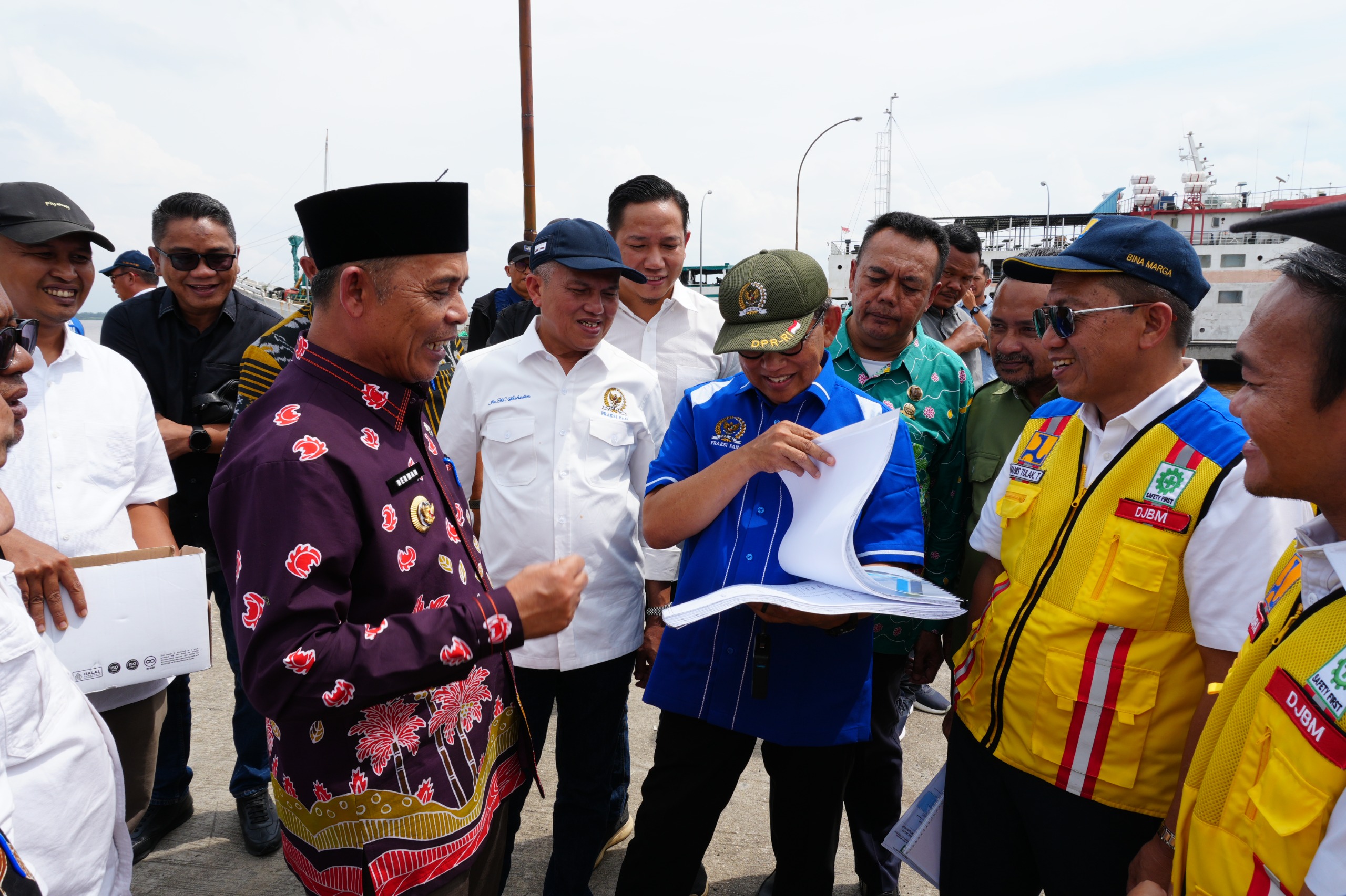 Bupati Inhil Bersama DPR RI Tinjau Progres Jalan Terusan Mas dan Pelabuhan Parit 21