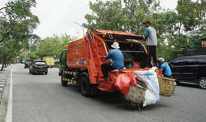 DLHK Pekanbaru Tegaskan Pengangkutan Sampah Jalan Protokol dan Badan Usaha Jadi Tanggung Jawab Pemko
